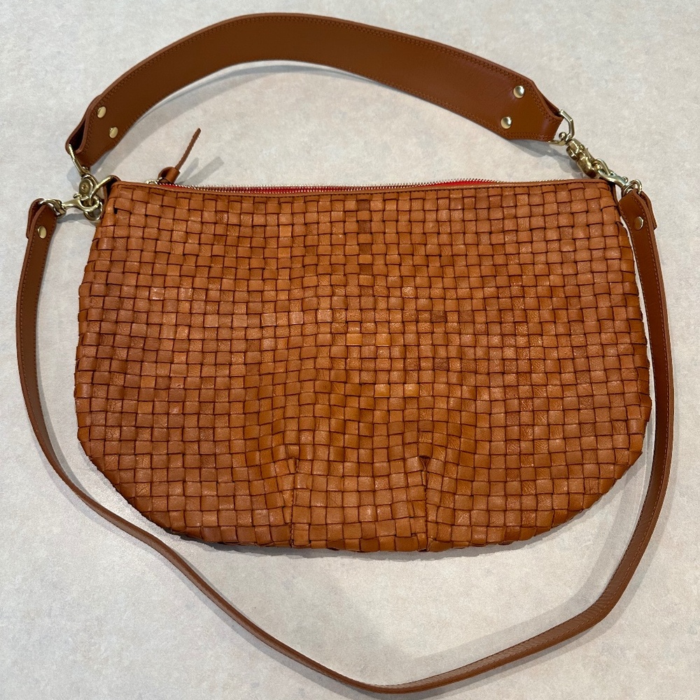 Moyen Messenger in Natural Woven Checker